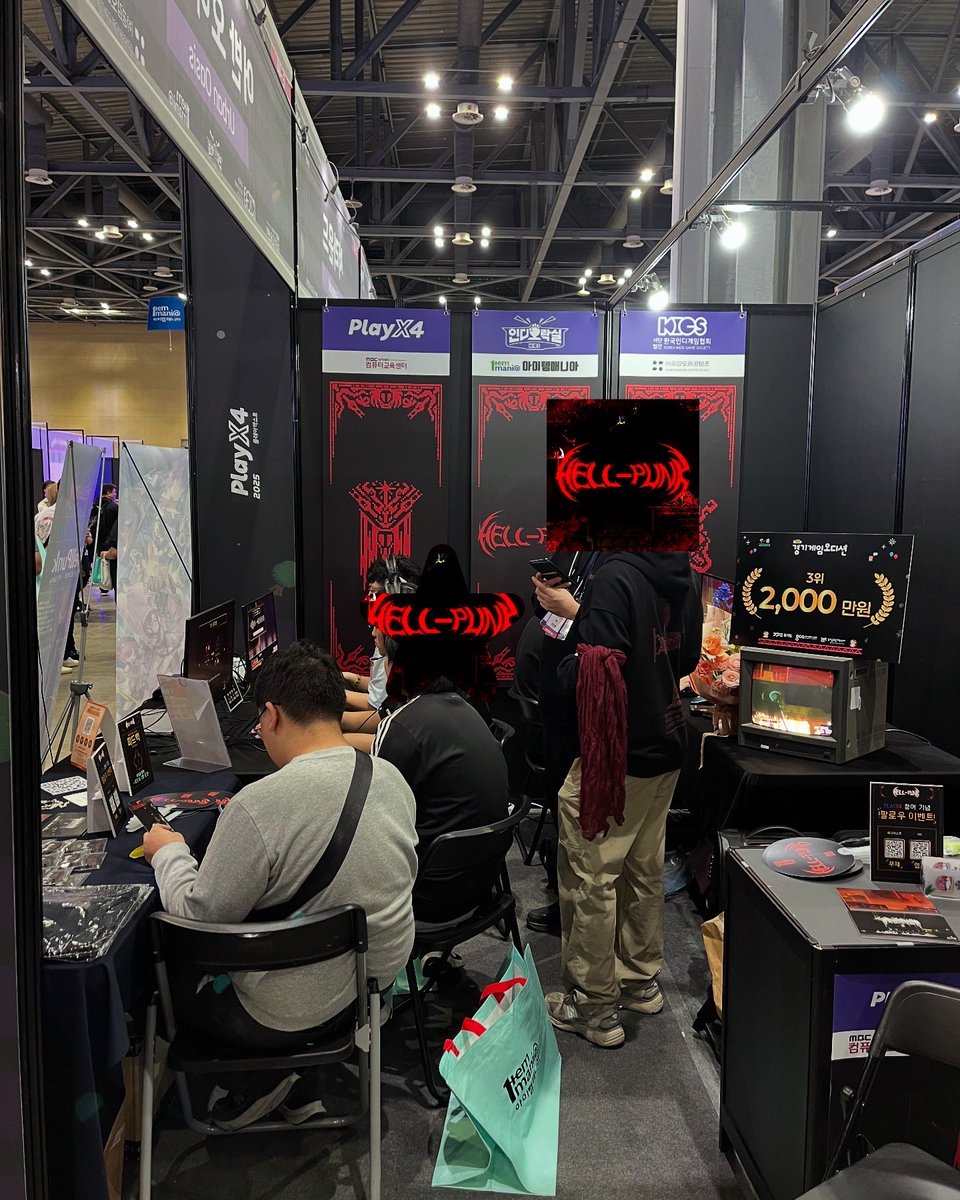 UrbanOasisGame's tweet photo. 🎮Playx4 Day - 4🎮

여러분들을 직접 마주보고 대화할 수 있는
보람 넘치는 나흘이었던 것 같습니다!!

모두 정말 감사드립니다.

피와 살이 튀는 고어 액션 로그라이트
HELLPUNK의 행보를 기대해주세요!

@OfficialPlayx4  

P.s. 매번 부스를 들러주시는 마요네즈님 감사드립니다.

@_mayomayoneze https://t.co/Siq9NDx822