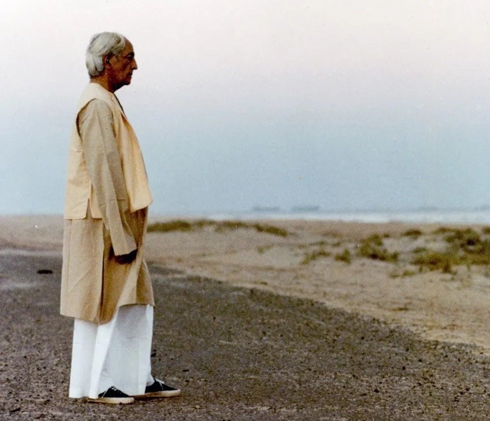 «La religión de todos los hombres debe ser la de creer en sí mismos» (Jiddu Krishnamurti).