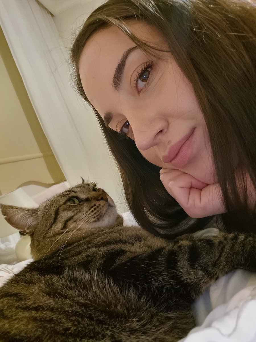 Kırk yılda bi date yapalım dedim ilk ve son oldu kedi anasi olark canim oglum minnostn cok bahsettm etkisi varmdr ??? Agsgsgdggd