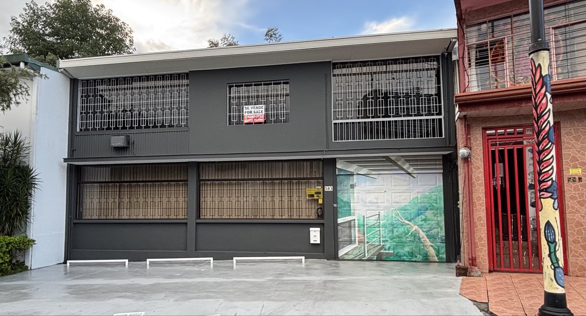 Recorriendo el barrio Amón. En 1967 vivimos en la casa alquilada a la señora Piñeres. En  julio nació el ogro chantajista. Ahora todas las piezas del rompecabezas están completas y el cuento “La extorsión del pirulí” está a punto de terminar … 58 años después…