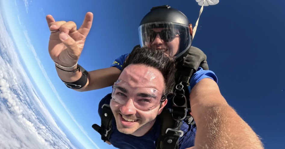 DavidAtkins's tweet image. I ticked a 15,000ft Sky Dive off of my bucket list  ✈️🪂