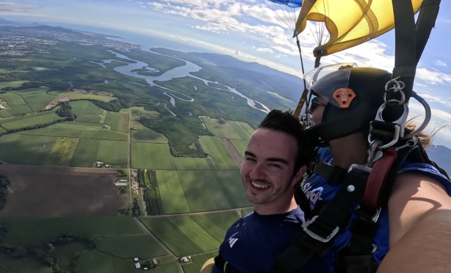 DavidAtkins's tweet image. I ticked a 15,000ft Sky Dive off of my bucket list  ✈️🪂