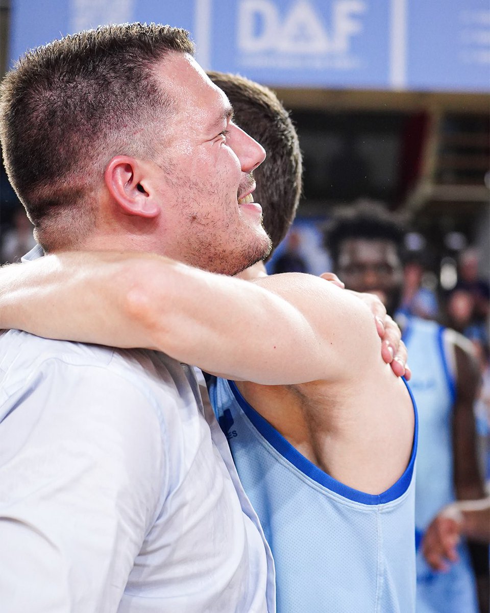 𝐋𝐞 𝐛𝐨𝐧𝐡𝐞𝐮𝐫: un état émotionnel agréable, équilibré et durable dans lequel se trouve quelqu'un qui estime être parvenu à la satisfaction des aspirations et désirs qu'il juge importants 💙

#JAV #PROB