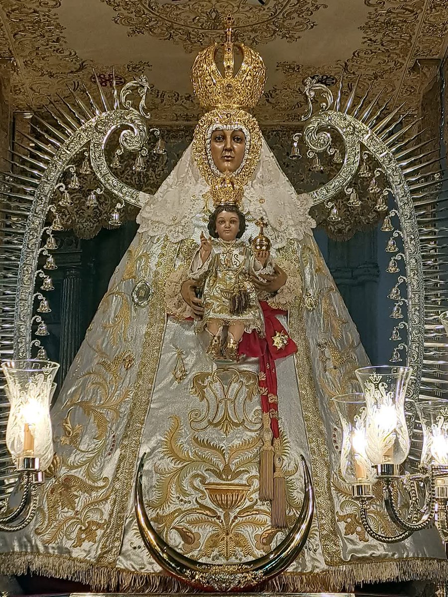 Cuenta la tradición, que tal día como hoy, hace 937 años, la Virgen de los Reyes de León y Castilla quedó en el Pozuelo Seco para cuidar a los hombres y mujeres que allí moraban. Y desde aquel día se convirtió en la Reina del Prado y sus hijos la vienen venerando como Patrona.