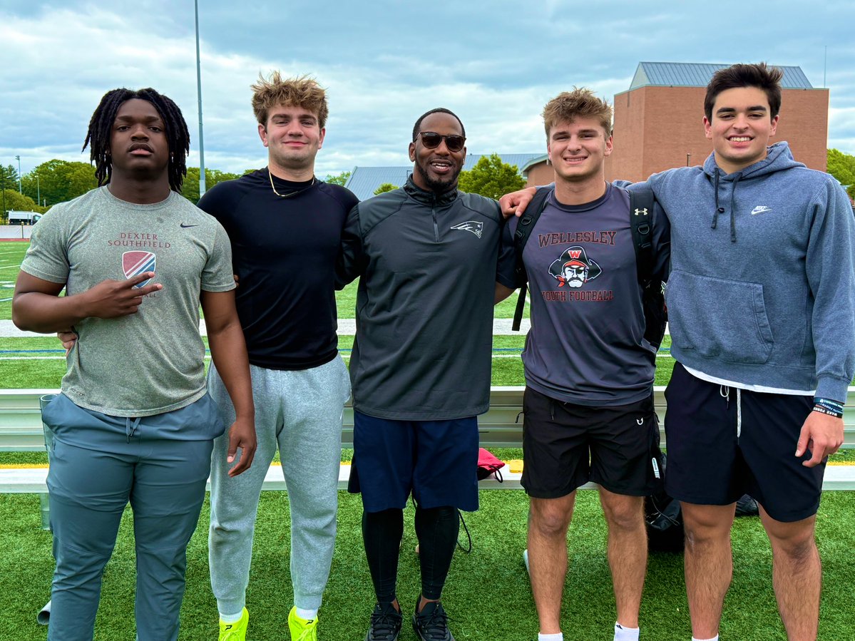 Jonas Gray (@jonaslgray) on Twitter photo Absolutely love getting in work with these boys. Locked in, committed, and showing up every time. Proud of the growth and mindset. This is how it’s supposed to look!
<a href="/stevieJr0/">Steven Joseph Jr</a> <a href="/JakeBroggi/">Jake Broggi C/O 28</a> <a href="/cadengchase/">Caden Chase</a> <a href="/avredman25/">Avi Redman</a>
#DisciplineDrivesDestiny
#AthletesPlusRecruits #BuiltNotGiven Absolutely love getting in work with these boys. Locked in, committed, and showing up every time. Proud of the growth and mindset. This is how it’s supposed to look!
<a href="/stevieJr0/">Steven Joseph Jr</a> <a href="/JakeBroggi/">Jake Broggi C/O 28</a> <a href="/cadengchase/">Caden Chase</a> <a href="/avredman25/">Avi Redman</a>
#DisciplineDrivesDestiny
#AthletesPlusRecruits #BuiltNotGiven