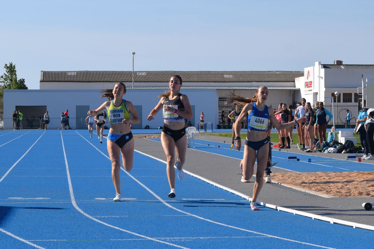 Las jóvenes promesas de atletismo de las Islas se dan cita en la pista de Maó menorcaaldia.com/2025/05/25/fot…