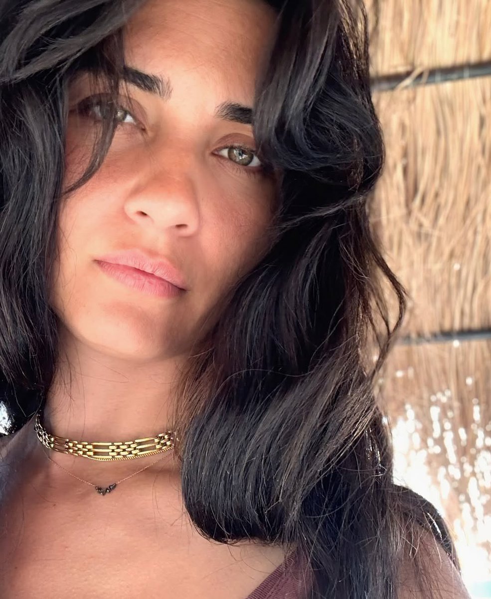 esraea82's tweet photo. Tubişin yeni paylaşımı 😍 denizi görünce içim gitti bol keyifler fıstık hanım #TubaBüyüküstün https://t.co/MccsxSCmIP