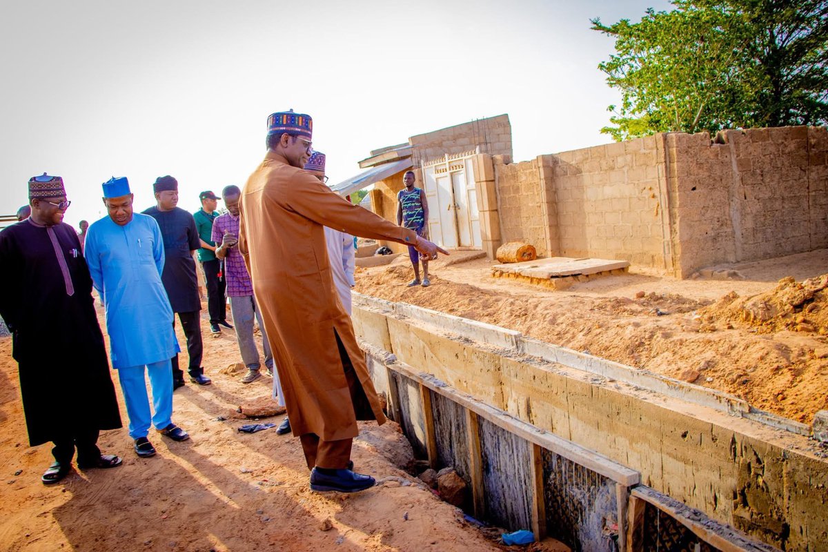 mammanMmohammed's tweet photo. Gov. Buni lnspects Road Projects

H. E. the Executive Governor of Yobe State, Hon. Mai Mala Buni CON COMN, today inspected the Maisandari to Gambir road and, the 5km township road projects linking Moduri , Ben kalio and Don Etibet Housing Estates in Damaturu, urging the contracto https://t.co/cwvhhVwrYc