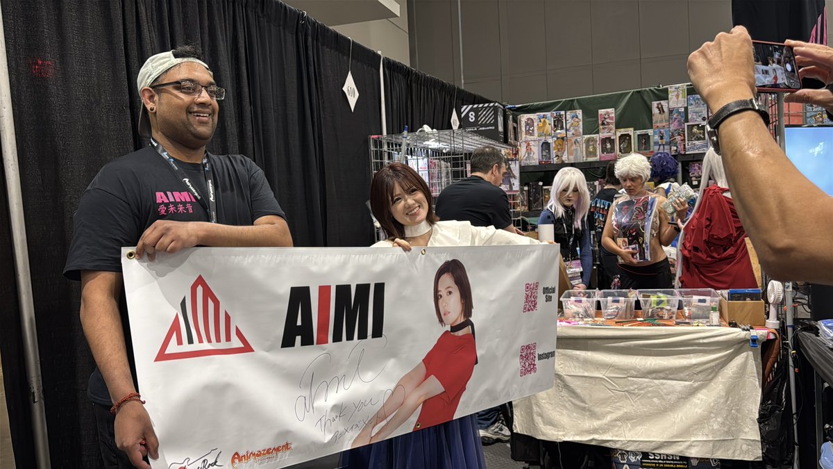 We had a great time getting photos and at the banner giveaway. Thank you so much AIMI-san and Hanawaya-san! See you soon!!!