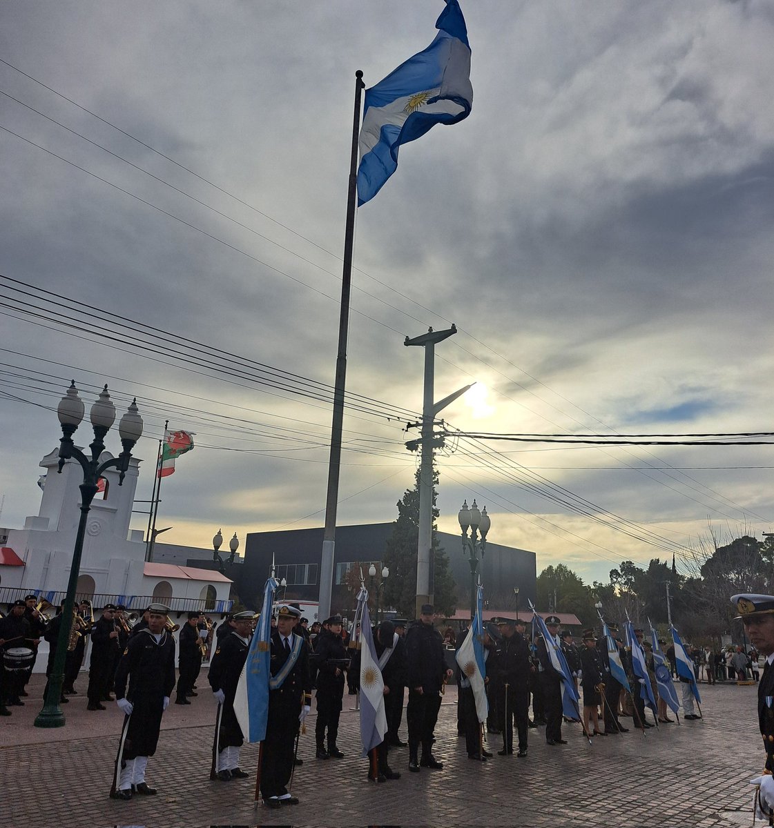 ¡Feliz 25 de Mayo, Trelew!
Celebramos la Revolución de Mayo con un desfile lleno de orgullo y esperanza.
Escuelas, clubes, agrupaciones gauchas, bomberos, fuerzas de seguridad y Veteranos de Malvinas nos recordaron lo que nos une.
¡Viva la Patria! 🇦🇷
#25DeMayo #Trelew