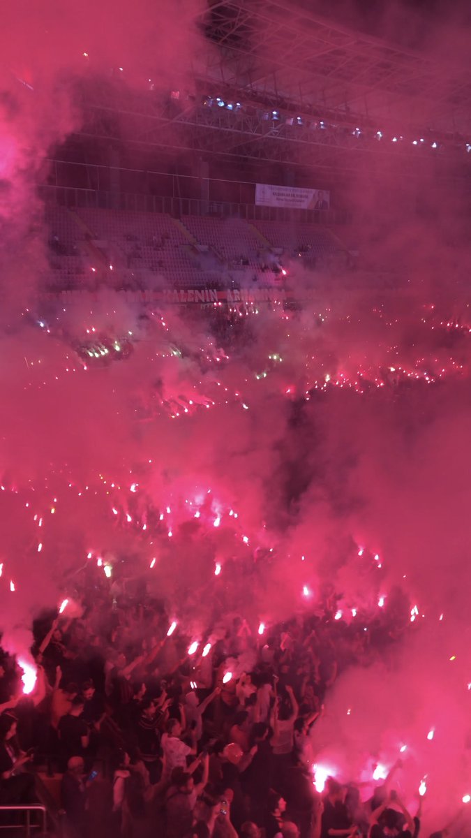 Celebración del campeonato y ascenso del Eskişehirspor
🇹🇷 23.05 (1)