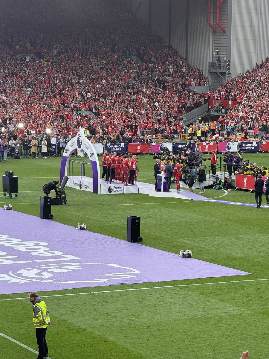 Maty_Griff's tweet photo. Premier League Champions 🏆 https://t.co/S9URp01L9M