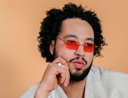 Chicago's own @JusticeHill_ celebrates the release of his new album, "Cooler By The Lake", at <a href="/Schubas/">Schubas</a> on Wednesday, 5/28! Icken Grimms starts the show at 8pm.

ENTER TO WIN TICKETS: buff.ly/HFU7U3h