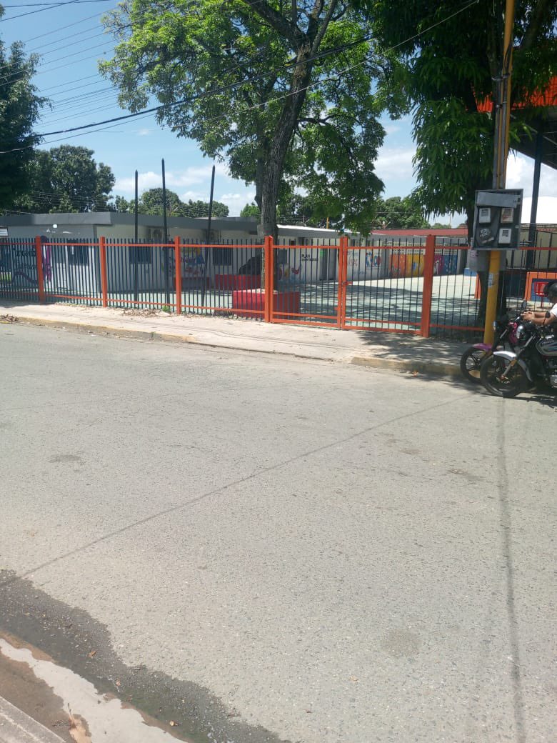 CaraboboConVzla's tweet image. #25M 2:30p.m. los Centros de Votación en Valencia siguen completamente VACÍOS

#Carabobo se une a la DESOBEDIENCIA de todo el país 🇻🇪 y dice NO a la farsa electoral de Maduro y sus cómplices

¡Venezuela ya votó el 28J! Es la voluntad de millones que haremos valer

#YoNoObedezco