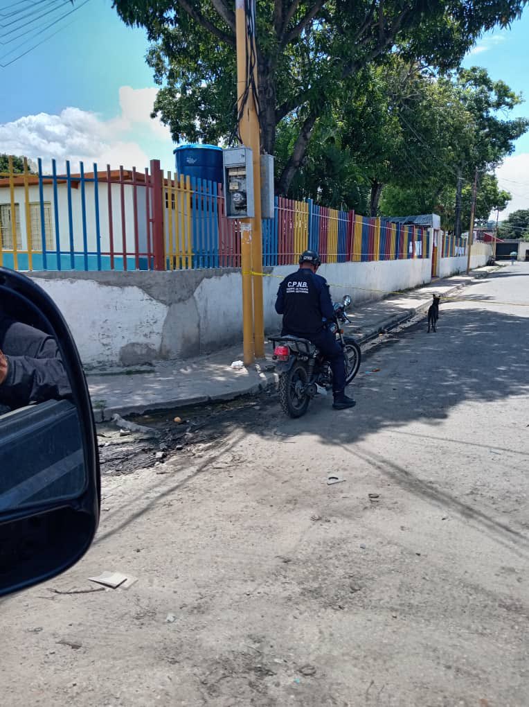 CaraboboConVzla's tweet image. #25M 2:30p.m. los Centros de Votación en Valencia siguen completamente VACÍOS

#Carabobo se une a la DESOBEDIENCIA de todo el país 🇻🇪 y dice NO a la farsa electoral de Maduro y sus cómplices

¡Venezuela ya votó el 28J! Es la voluntad de millones que haremos valer

#YoNoObedezco