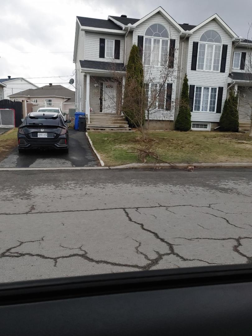 DadanSauveur's tweet photo. 4) Voici la résidence de monsieur Willy Manzi au Canada à Gatineau, il a prit  un prêt hypothécaire sur 20 ans, la maison a une valeur de 380.000$. La maison se situe au 177 rue Victor-Beaudry Gatineau QC et le code postal est le J9H 7K3  Canada.

Selon plusieurs témoignages de proches de Willy Manzi qui se sont confié à nous sous couvert de l'anonymat nous on dit que le combat de Manzi est plus de l'ordre économique que idéologique. Monsieur Manzi a cause de ses activités politiques, il traversait des énormes problèmes financiers ici au Canada. Il n'aime pas beaucoup travailler, lui chercher l'argent facile, c'est pour cela, il est allé au Congo rejoindre le groupe terroriste M23. Manzi nous a dit que l'année prochaine il viendra payer tout son hypothèque.