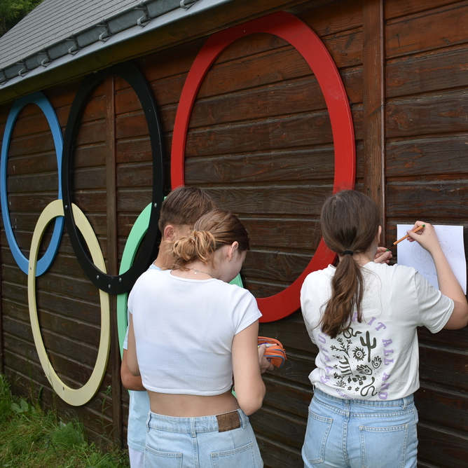 RallyeMath72's tweet image. Courbe du Dragon 🐉, escape game 🔑, planétarium 🪐, horloge binaire ⏲️, balances ⚖️, cyclisme et olympisme 🚲, croix de bûcheron  📐... 

Quel était votre atelier préféré 🤩 l'an passé ? 
Mais surtout, que vous prévoient 😋 cette année les organisateurs ? 

➡️ Réponse le 13 juin