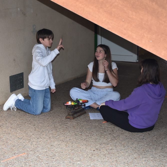 RallyeMath72's tweet image. Courbe du Dragon 🐉, escape game 🔑, planétarium 🪐, horloge binaire ⏲️, balances ⚖️, cyclisme et olympisme 🚲, croix de bûcheron  📐... 

Quel était votre atelier préféré 🤩 l'an passé ? 
Mais surtout, que vous prévoient 😋 cette année les organisateurs ? 

➡️ Réponse le 13 juin