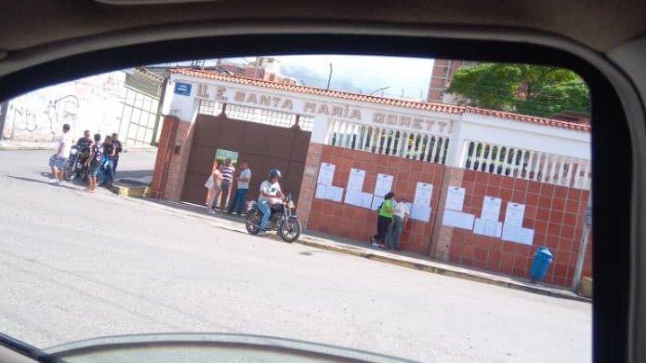 VenteMiranda's tweet photo. 📍#ZAMORA NO OBEDECE
📌María Goretti
📌UE Eduardo Churion #LasCasitas
📌UEP Belagua #LasRosas
📌Colegio Pacairigua #LasRosas
#YoNoObedezco #YoYaVotéEl28J https://t.co/wVwFheWfPh