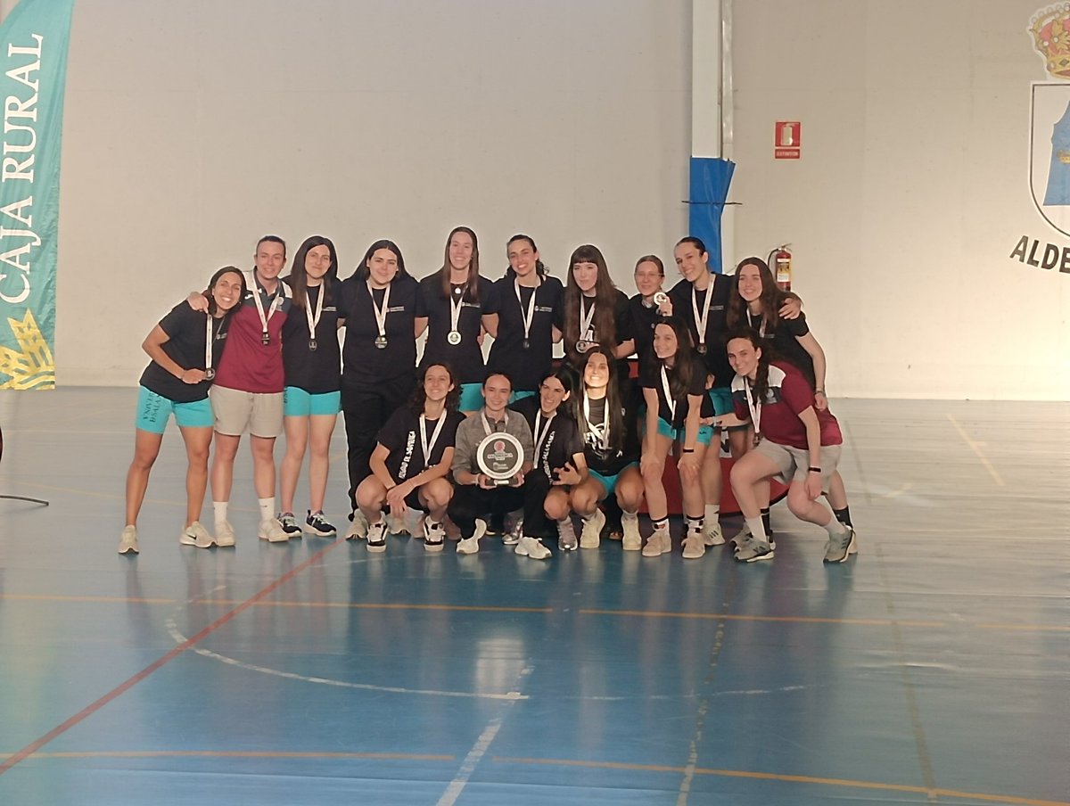 🅕🅘🅝🅐🅛 🅐 🅒🅤🅐🅣🅡🅞 🅣🅡🅞🅕🅔🅞 🅓🅘🅟🅤🅣🅐🅒🅘🅞́🅝 

No pudo ser, y este año le tocó ganar a un merecidísimo @acavenidatormes en un partido muy disputado. 

Enhorabuena a nuestras chicas por un año una vez más fantástico. Nos vemos el año que viene!!!

#1,2,3UNI