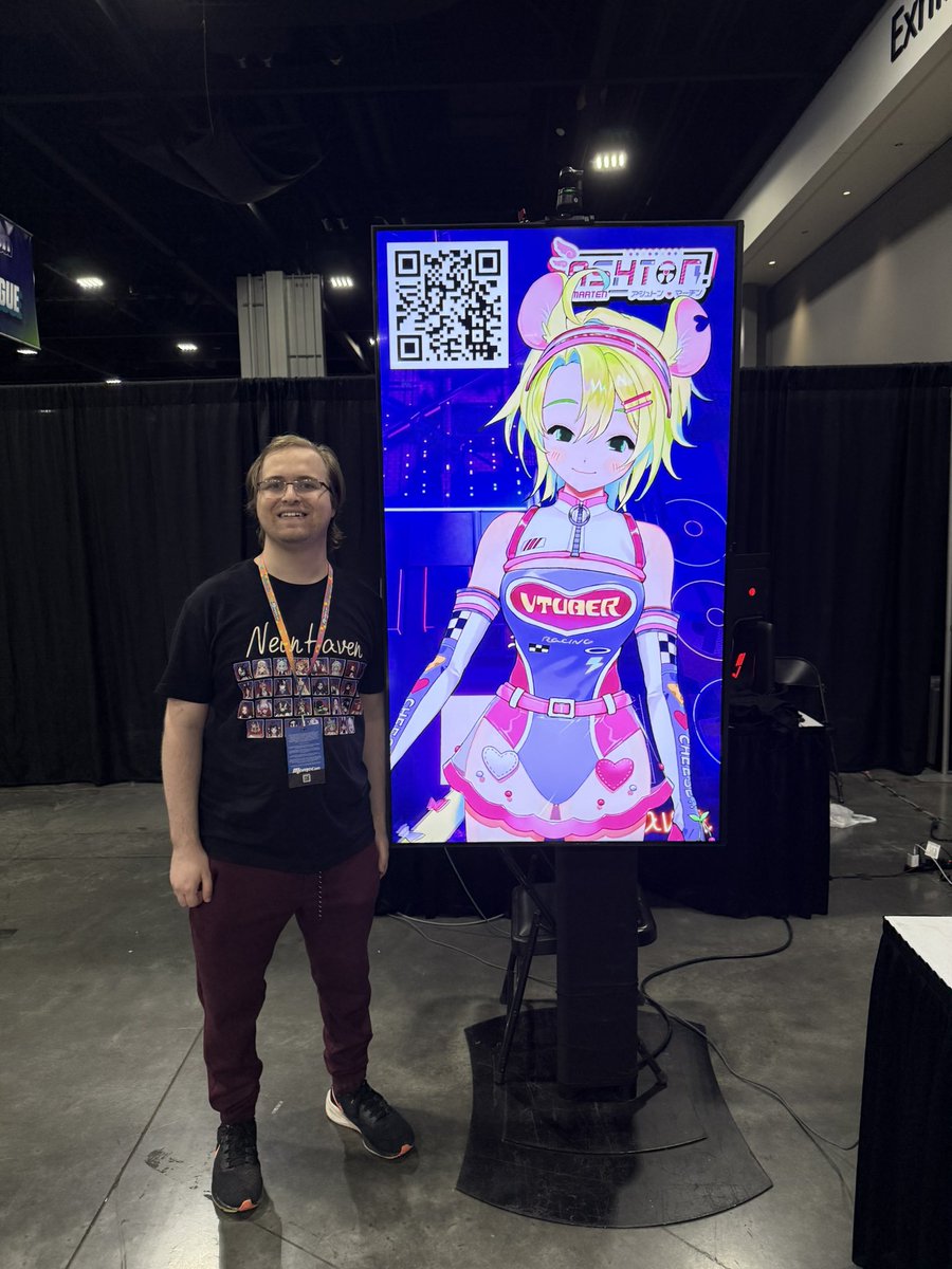 teetopjon's tweet image. I met Ashton Marten!!!! I wish I could convince GM management to take on vtubers lol. She’s car themed and a perfect fit!!!#IWorkForGM