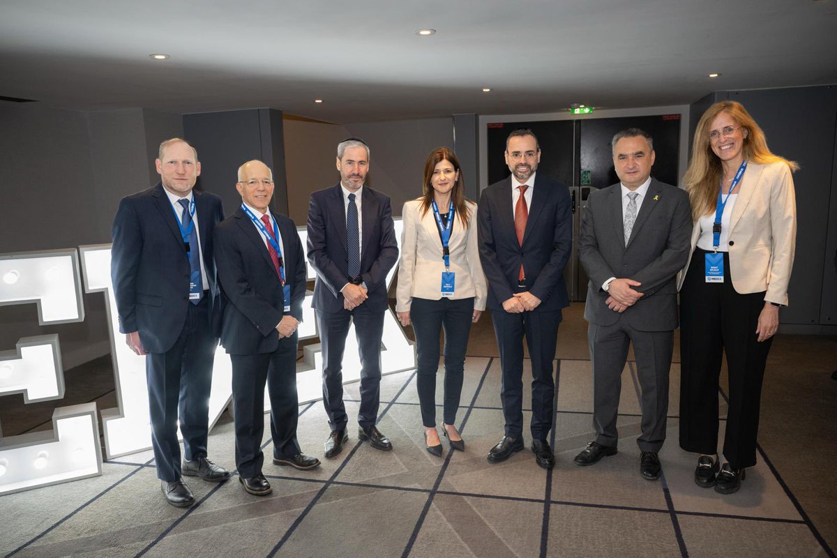 Aujourd’hui, j’ai participé avec le ministre de la Santé, le député Ouriel Busso, à un salon de l’Alya organisé par l’association Nefesh B’Nefesh, destiné à des médecins de France qui s’apprêtent à faire leur Alya et à intégrer le système de santé israélien.

La contribution des