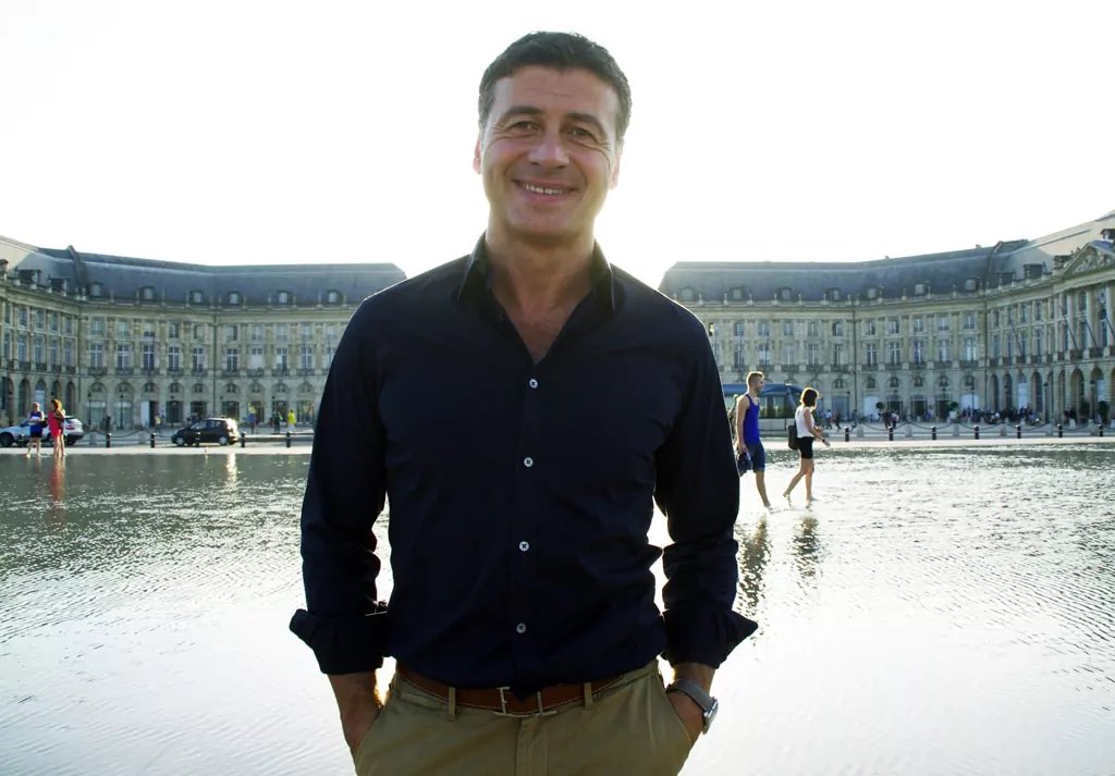 Ben33110's tweet photo. L’un a construit, l’un a detruit. L’un est adoré, l’un est détesté. L’un a créé de l union, l’un a créé la division. L’un est honoré, l’un est condamné. L’un aime son club, l’un se sert de son club. L’un met de son argent, l’un met de l’argent des autres. LM RESPECT, GL DÉGOÛT https://t.co/81l8BiMVvk