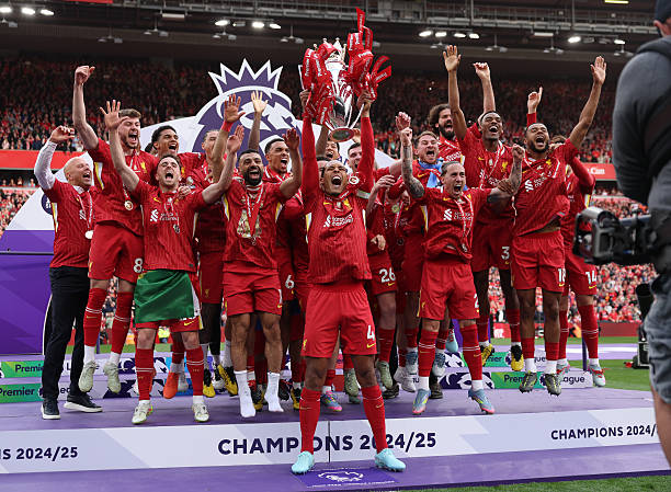 Liverpool Players Premier League Trophy Pics 🤩 

A Thread 🧵
Enjoy ❤️