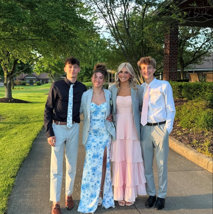 RoyaltonSchools's tweet photo. NRHS Prom 2025! https://t.co/OJxZYfRmZy