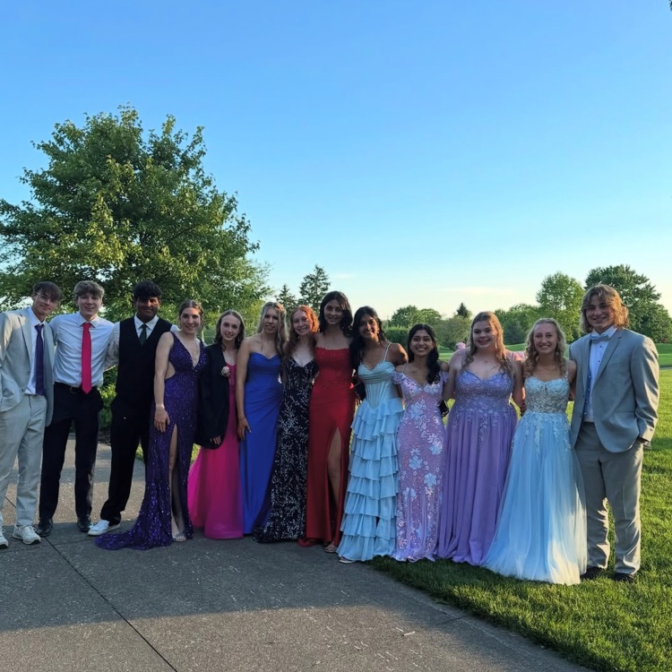 RoyaltonSchools's tweet photo. NRHS Prom 2025! https://t.co/OJxZYfRmZy