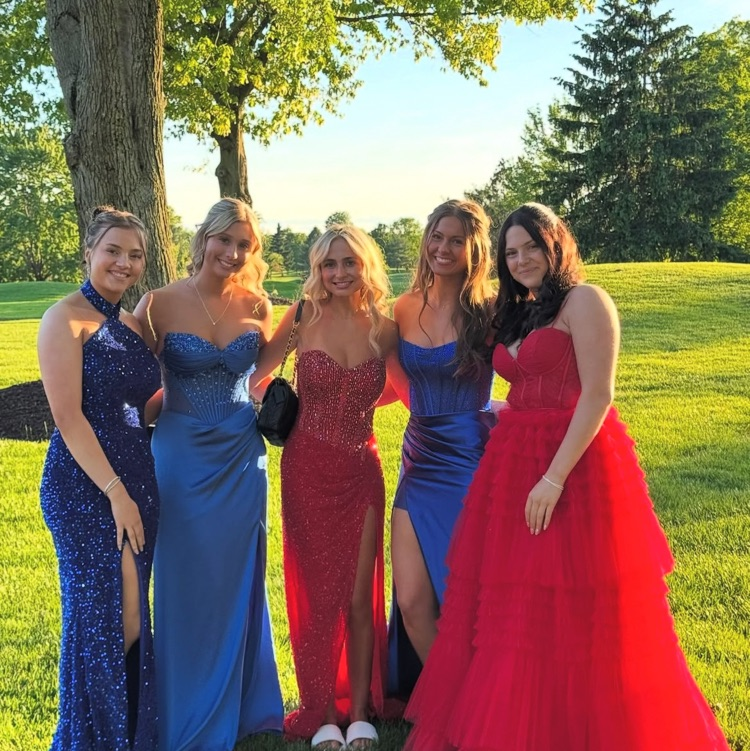 RoyaltonSchools's tweet photo. NRHS Prom 2025! https://t.co/OJxZYfRmZy