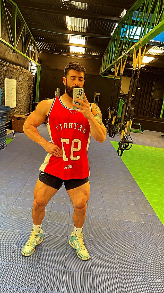 Hoy full entrenamiento 🏋🏻🔥

Quieres ver como el gym a hecho sus efectos? 😏

Nos vemos en mis páginas: 

arsmate.com/Lugo2323

onlyfans.com/lugo2323