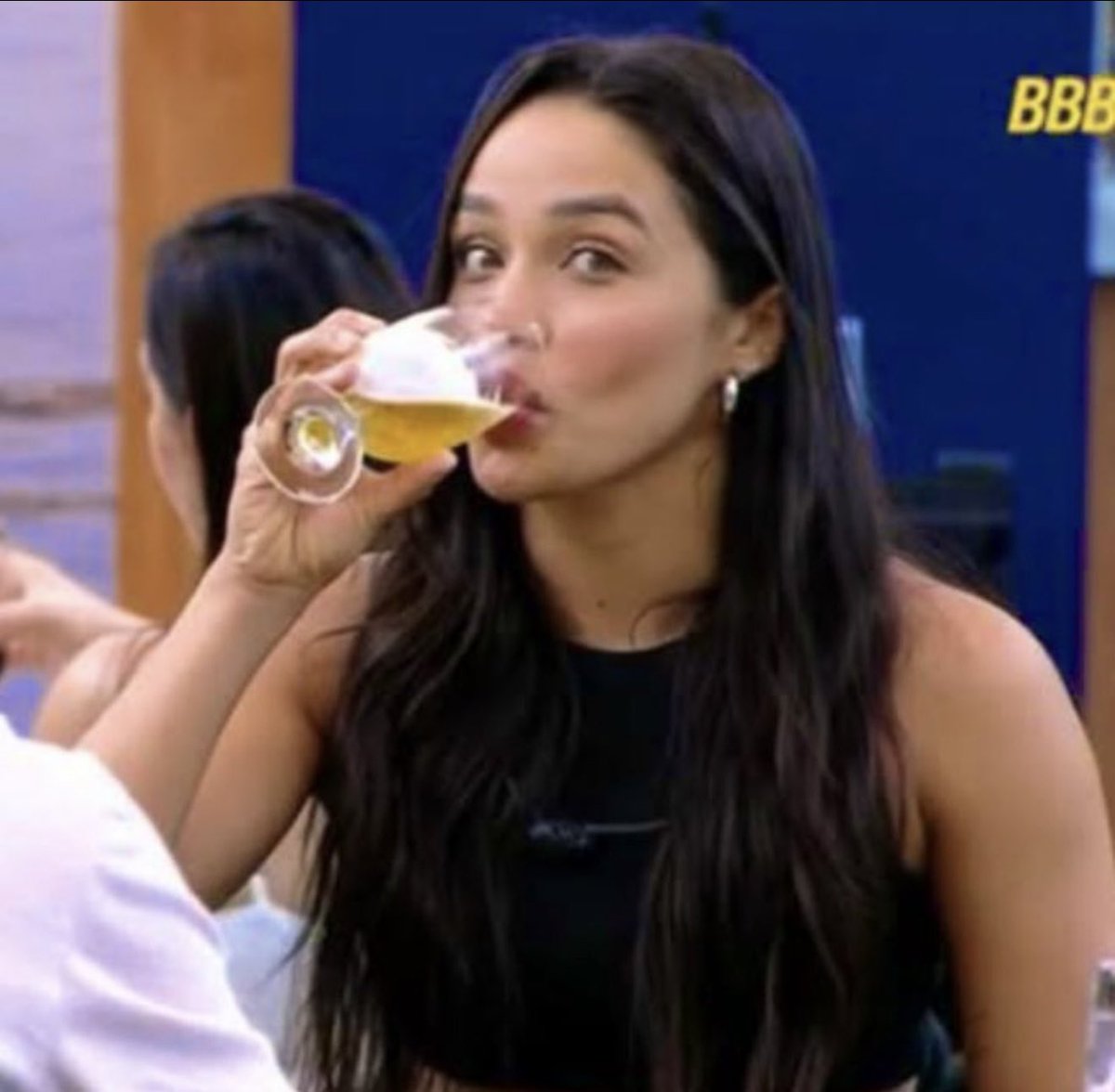 evapachecod's tweet photo. trocamos o cenário mas a cara é continua kkkkkkkk https://t.co/Nh82I4BM3h