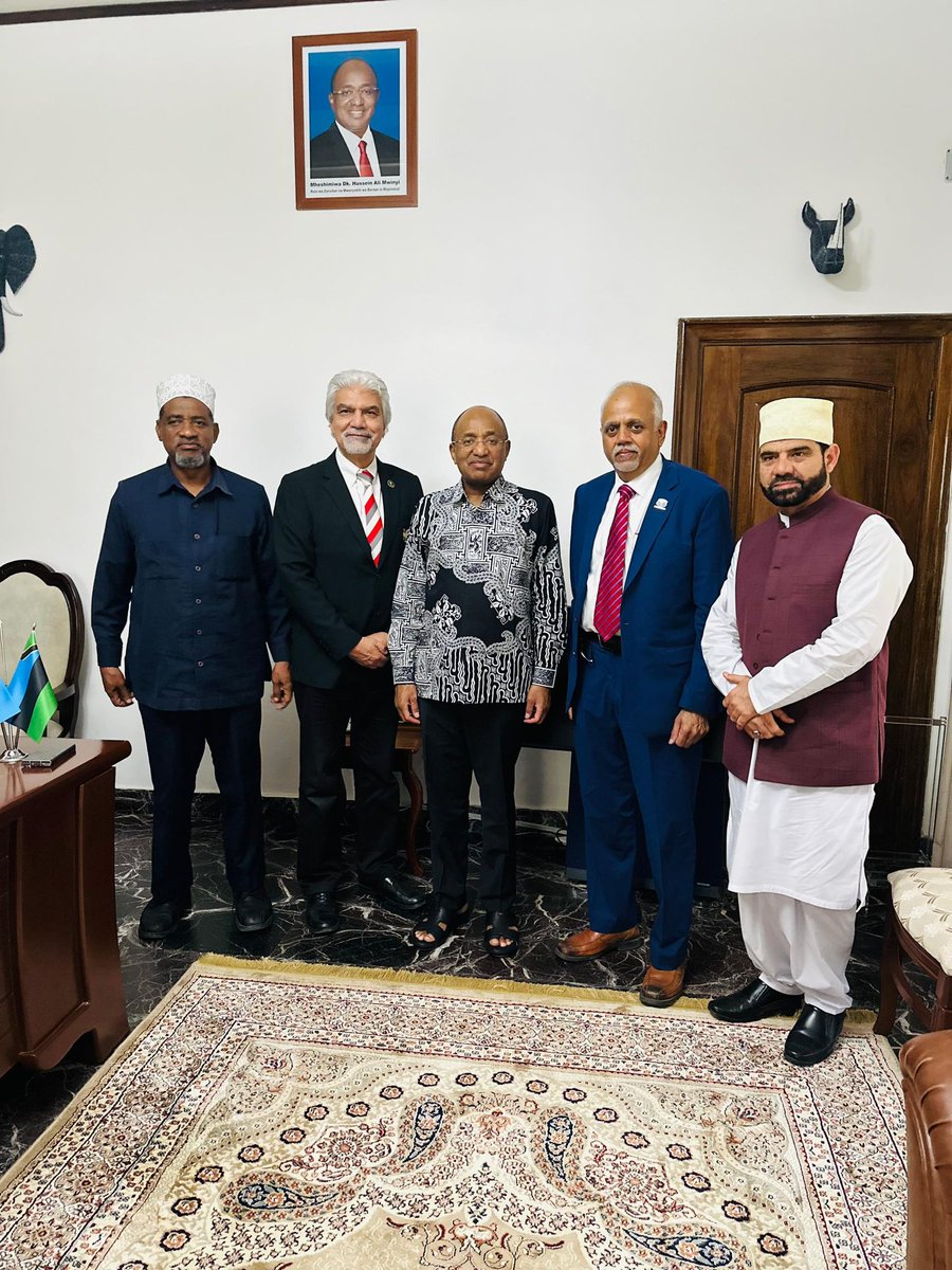 This weekend, Humanity First USA leaders Munum Naeem and Majid Khan were honored to be hosted by President Hussein Mwinyi of Zanzibar in his home.

They shared Humanity First’s mission and global impact, and explored ways to collaborate on expanding access to healthcare in this