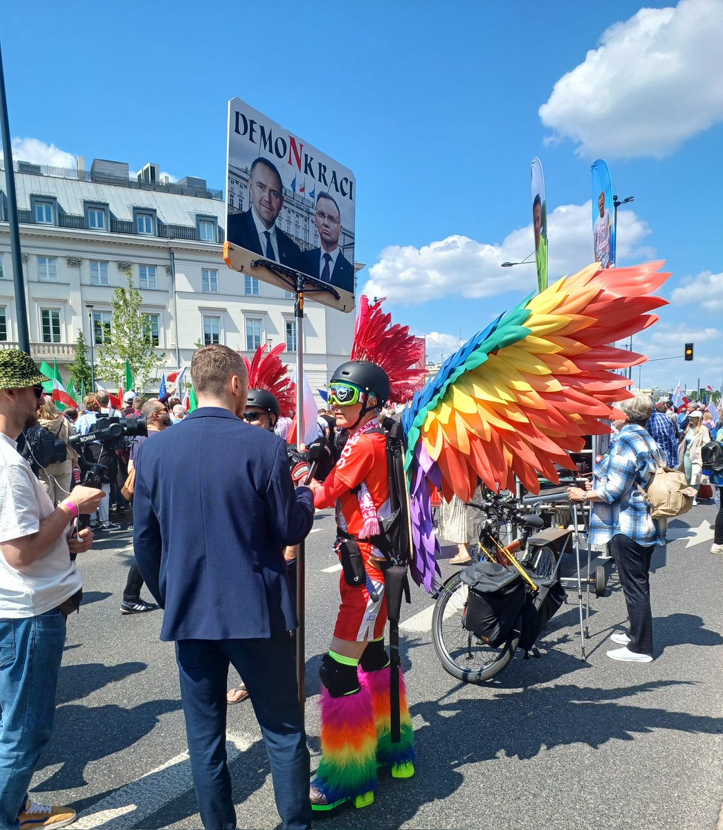 Warszawa dzisiaj. Było różnorodnie z <a href="/GoTracz/">Małgorzata Tracz</a> i <a href="/AM_Zukowska/">Anna-Maria Żukowska 💁🏻‍♀️</a> <a href="/KossakM/">Marek Kossakowski</a>. Były kolorowe ptaki. 1/2