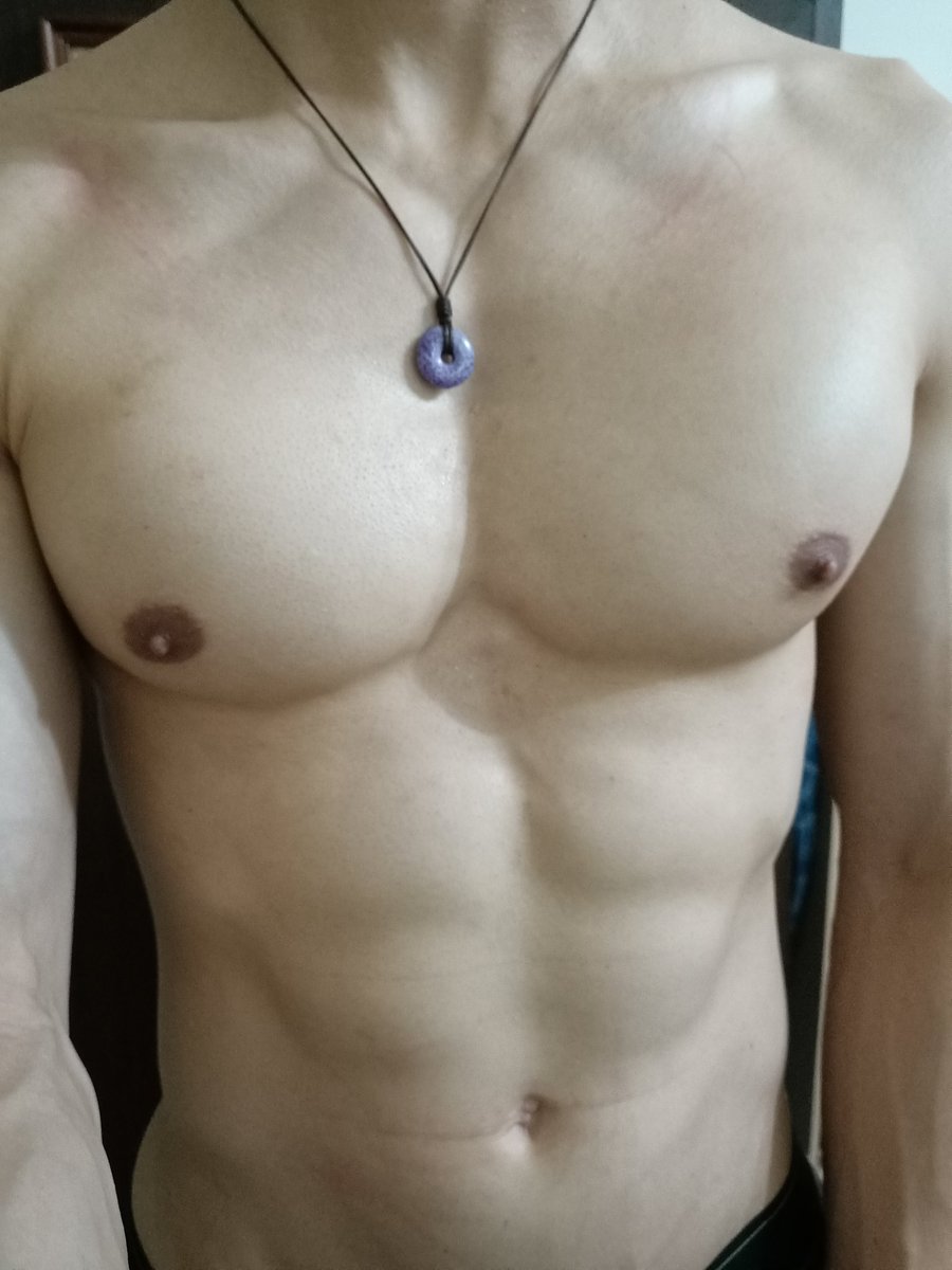 好幾年不見的客人因為椎間盤凸出又回來找我了，經過好幾次復健，還是不舒服，按完以後也是大呼輕鬆，才知道按摩確實是好！緊繃的肌肉得不到放鬆，造成傷害都是一瞬間的事，不知道為什麼都要等到受傷痠痛出現才去按摩呢？這是什麼迷思嗎...
#平常就要燒好香