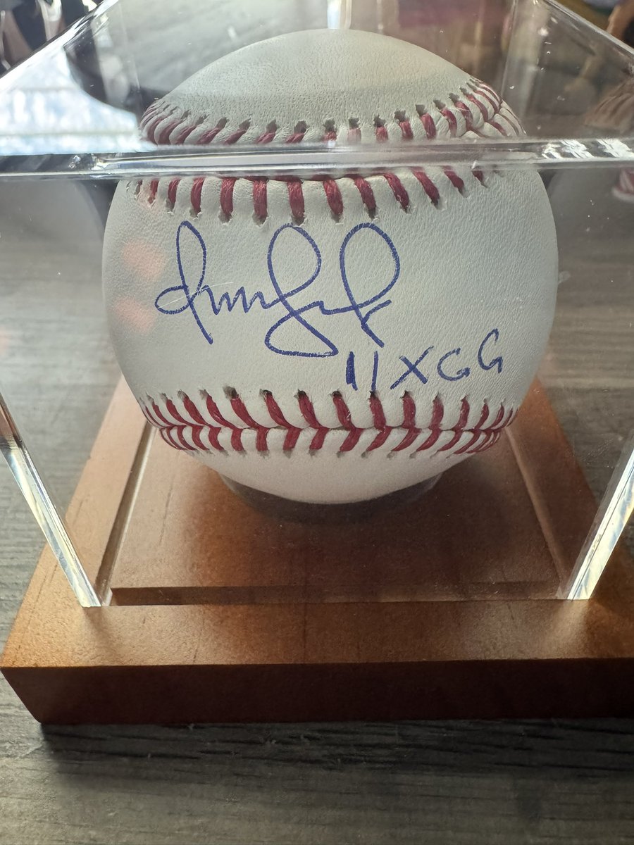 tarynperky's tweet photo. Got my #mothersday gift @VizquelOmar13 signed baseball ๐๐ #11xGoldenGlove #imalsoinhisfanclub #ultimatefan #ohmyOMAR #bestSSever @CleGuardians https://t.co/4fNECN8gAn