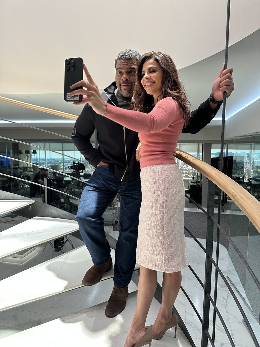 SuitsPeacock's tweet photo. one more time for this amazing cast! 🙌 #SuitsLA | @nbc and @peacock. https://t.co/bg7ni9MFtt