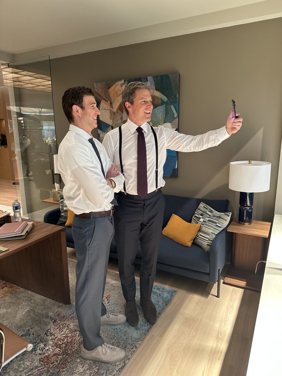 SuitsPeacock's tweet photo. one more time for this amazing cast! 🙌 #SuitsLA | @nbc and @peacock. https://t.co/bg7ni9MFtt