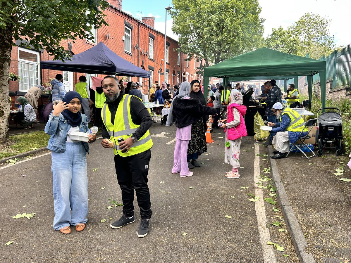 Congratulations to mycoldhurst for a splendid street party bringing communities together.  Street level action strengthens our society and our nation.  It was a pleasure to represent his majesty’s Lord Lieutenant today <a href="/GMLO_UK/">GM Lieutenancy</a> #civicresponsibility