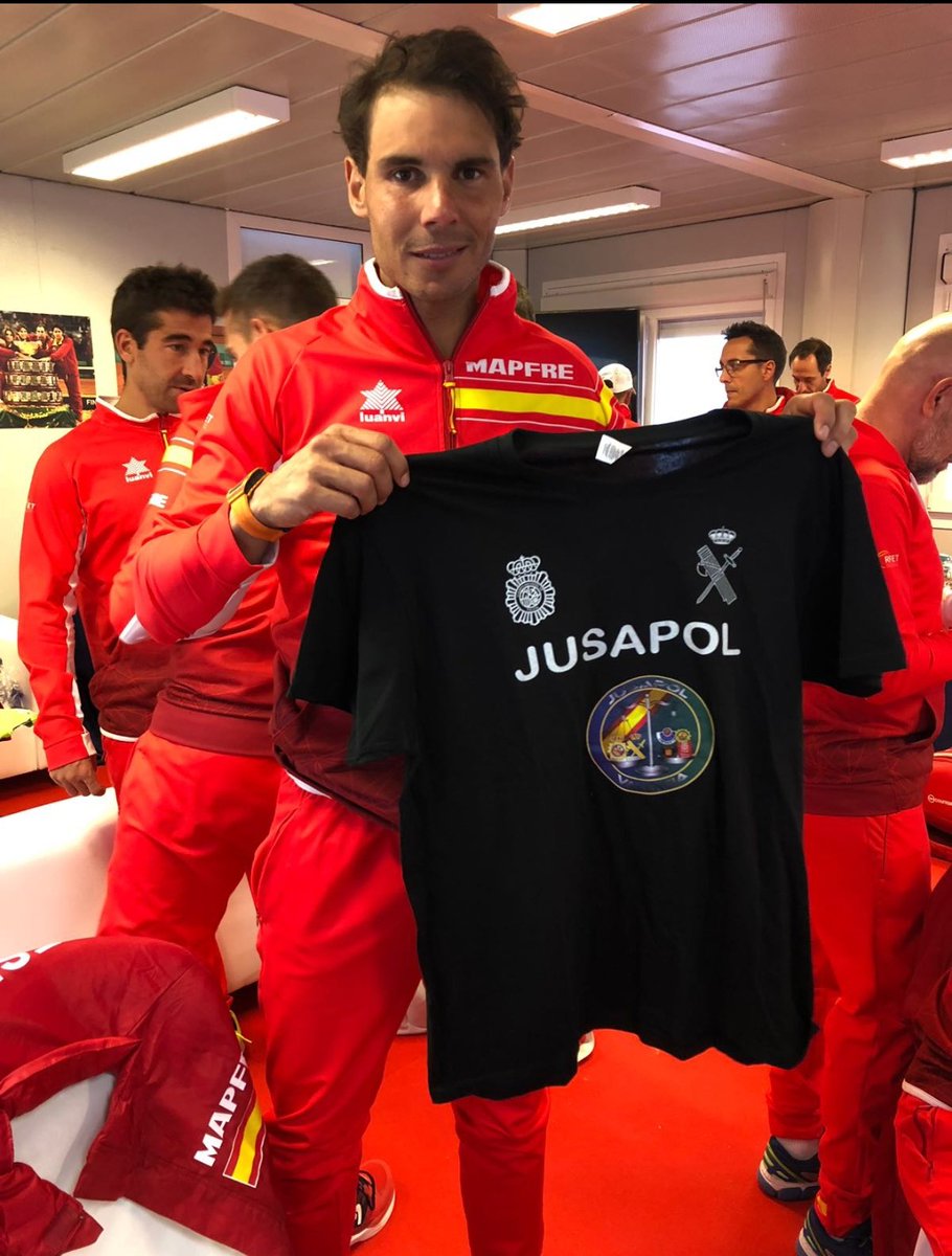 jusapol's tweet photo. 🇪🇦 Emotivo homenaje a @RafaelNadal en la Philippe Chatrier de @rolandgarros 🇨🇵

🎾🥎 14 veces 🏆🏆🏆🏆🏆🏆🏆🏆🏆🏆🏆🏆🏆🏆 ¡¡CAMPEÓN¡¡

🔝 Has sido y serás el mejor abanderado de nuestro lema, #ProhibidoRendirse.

💪Todo un ejemplo de LUCHA‼️

Siempre has apoyado nuestra #EquiparacionYa y has valorado nuestro trabajo,

‼️SEGUIMOS EN LA LUCHA, SEGUIMOS TU EJEMPLO‼️

#VamosRafa 💚💙🇪🇦

🎥 @teledeporte