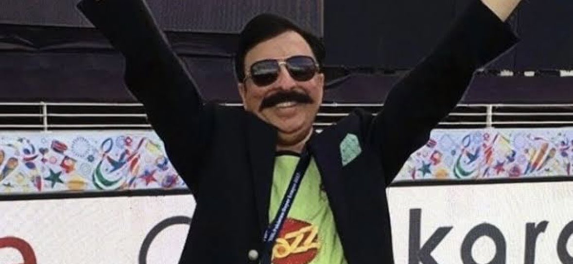 Haassiankhedian's tweet photo. Person behind all this success #LahoreQalandars #QGvLQ https://t.co/UqPEaCvc6i