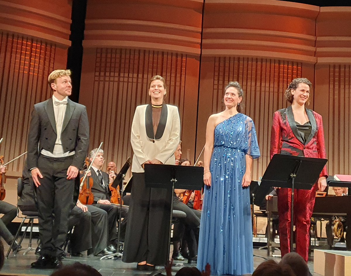 j_boso's tweet photo. #Mithridate au @TCEOPERA : quelle représentation ! quels artistes ! @Soprano_JPratt @levysekgapane @LagrandeRose #OlgaBezsmertna #MariaKokareva #NinaVanEssen @alasdair_kent @talenslyriques dirigés par Christophe Rousset https://t.co/anFDDTkqcA