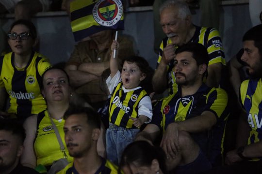 İşte bu küçük kardeşimizin hırsı kazandırdı bu kupayı bize. Koçum benim ne güzelsin sen öyle. 

<a href="/FBBasketbol/">Fenerbahçe Beko</a> sen ne güzel takımsın öyle. 🧿🧿🧿

Ellerinize sağlık. 🏆🏆🏆

Her zaman her yerde! 

En büyük Fenerbahçe! 💛💙