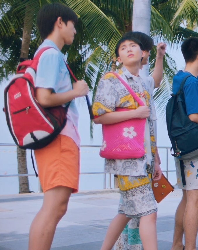 hyulipse's tweet photo. ok me escutem a bolsa do Tar é muito pequena então metade das coisas dele tão na mochila do Per 

VOTING FOR EMIBONNIE 
 #BoysInLoveSeriesEP6 https://t.co/A4loq3S2MO
