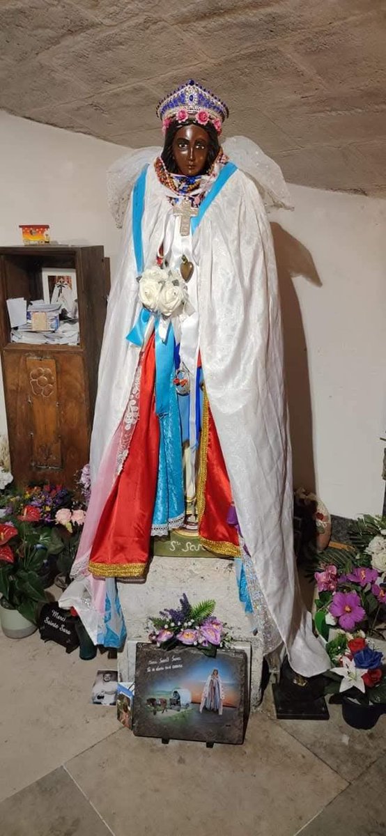 Catholique13's tweet photo. Hommage au pèlerinage des Saintes-Maries-de-la-Mer

#camargue #Provence #gitans #sara https://t.co/CYmPG45dsq