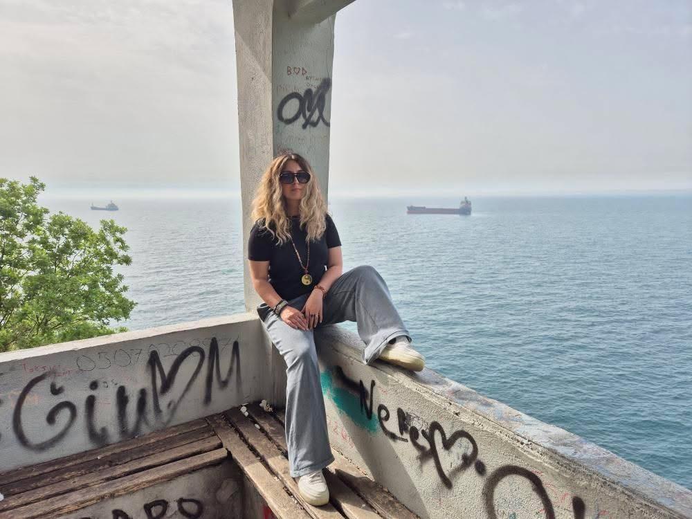 Yalanlar Cumhuriyeti.