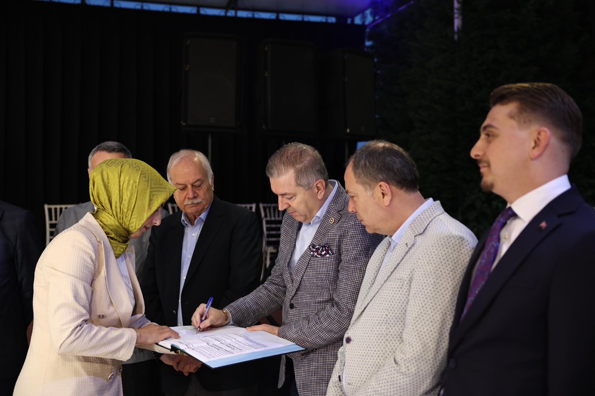 Geçmiş Dönem Erenler Belediye Başkanımız Rahmi Şengül’ün oğlu Yasin ile Bayraktar ailesinin kızları İrem kardeşlerimizin nikah akdine şahitlik ettik. 

Her iki aileyi de tebrik ediyor, dünyaevine giren kardeşlerimize iki cihan saadeti diliyorum.