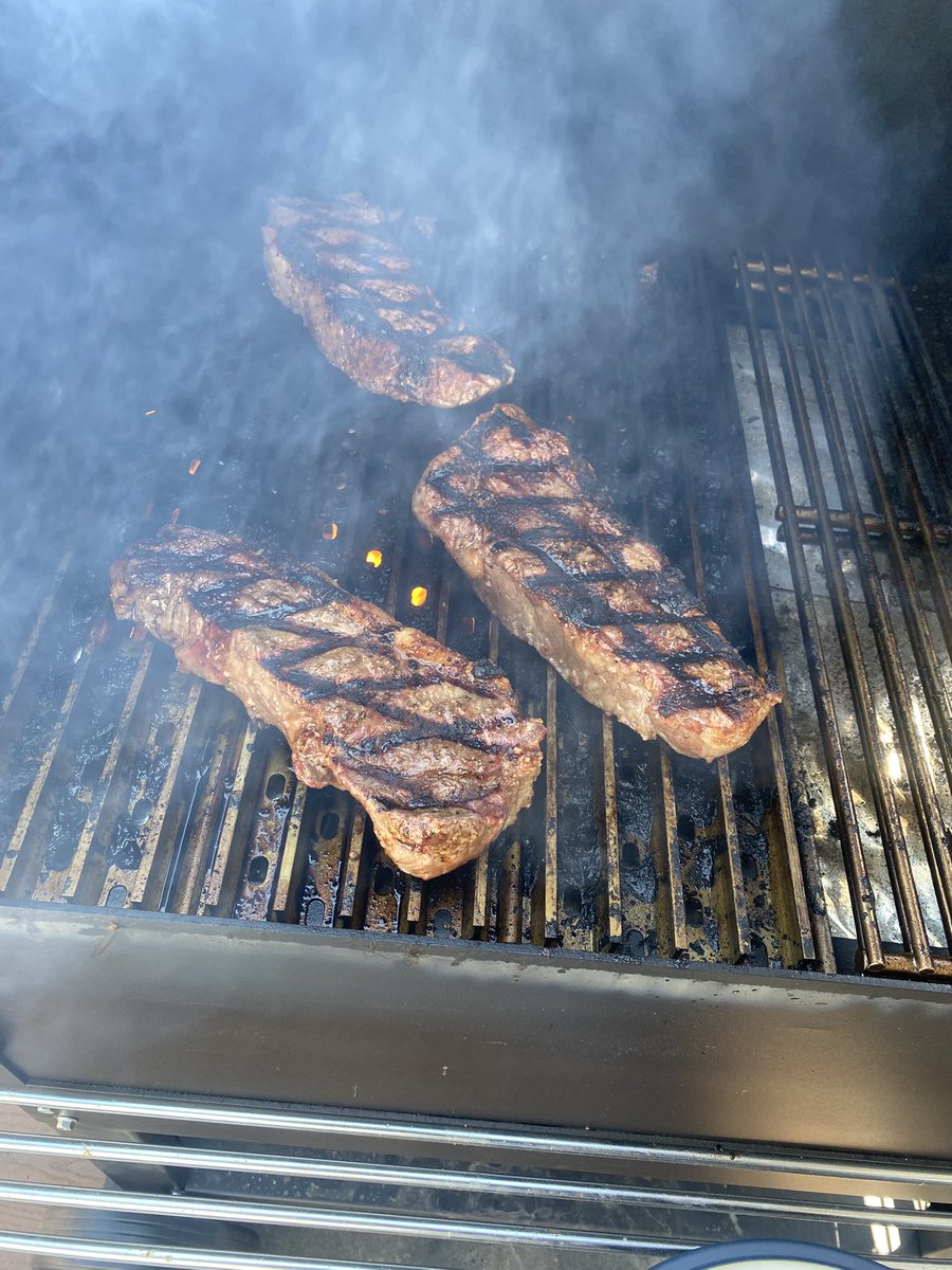 bjizzle56's tweet image. Great video shoot for @SaskCattlemens today... #ItsEatinTime #Yoder