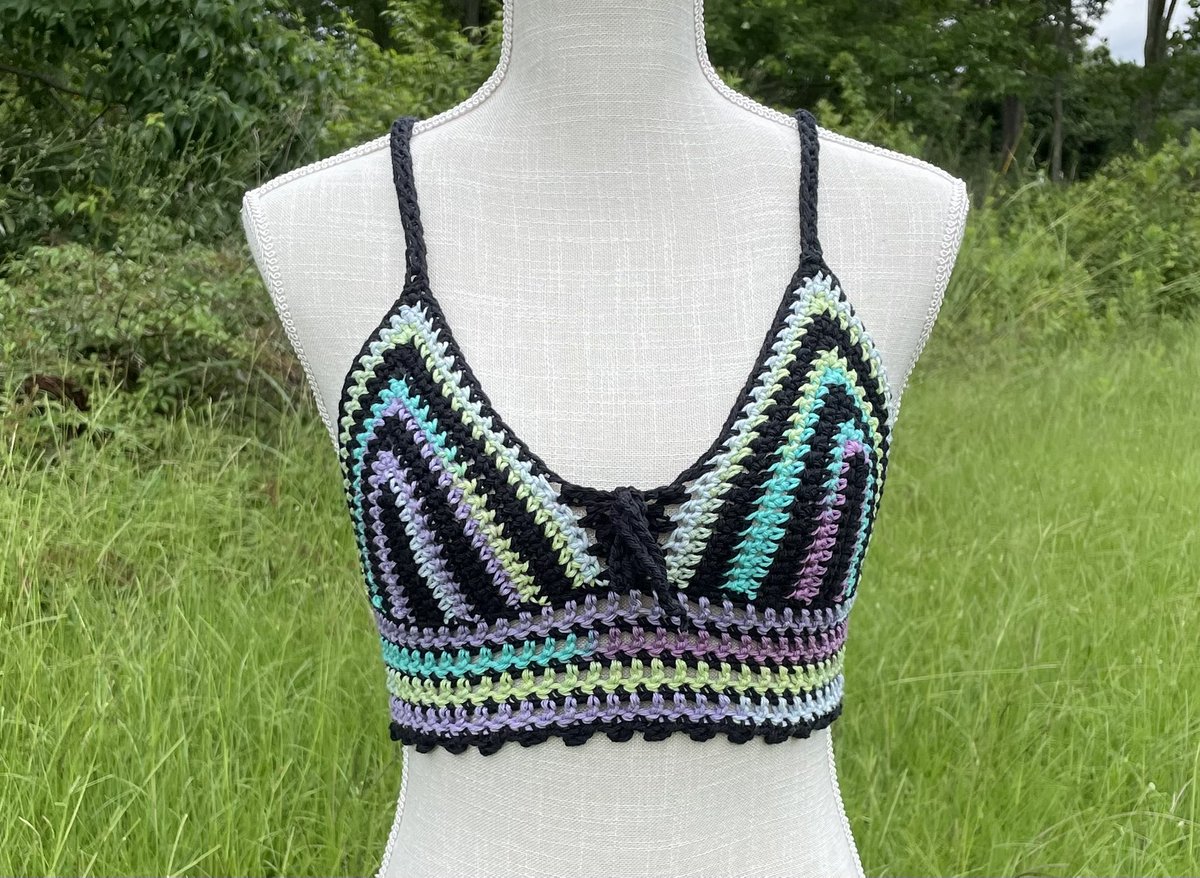 daisydaggerco's tweet photo. Interstellar top 👽🛸🖤 https://t.co/p3hpe3Lt3l